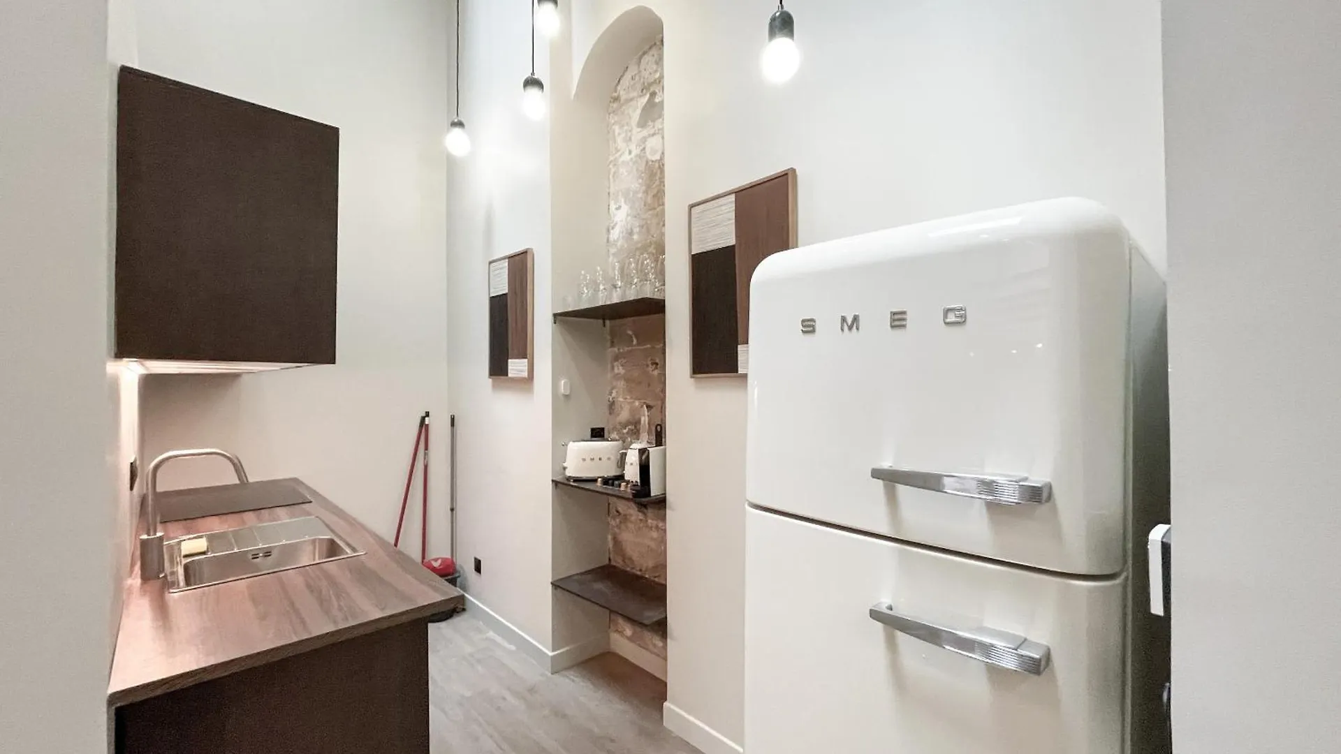 Urban Flat 199 - Parisian 5 Bedroom Central Flat Paris