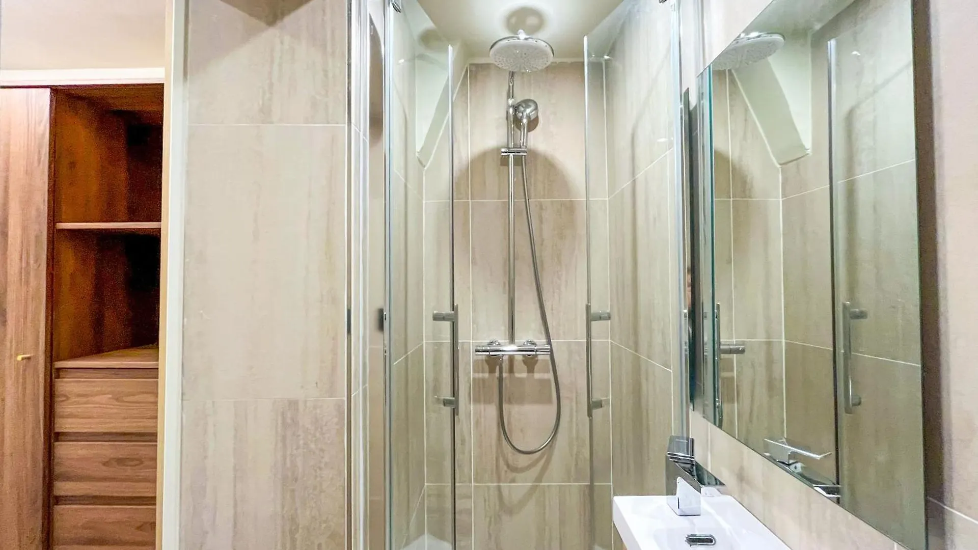 Urban Flat 199 - Parisian 5 Bedroom Central Flat Frankrig