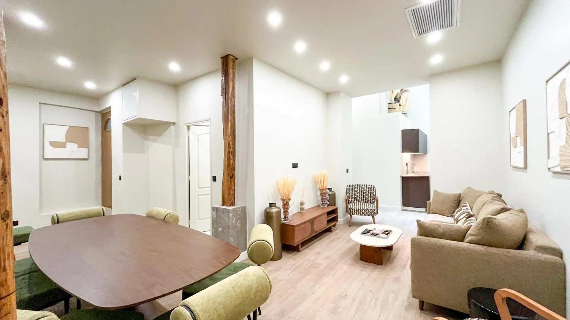 Urban Flat 199 - Parisian 5 Bedroom Central Flat Lejlighed