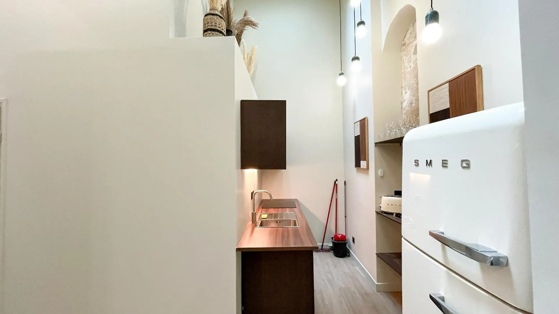Urban Flat 199 - Parisian 5 Bedroom Central Flat Paris
