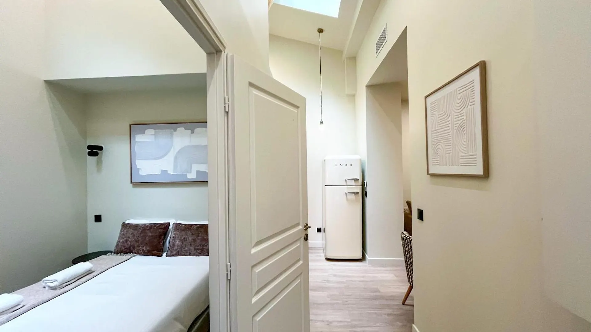Urban Flat 199 - Parisian 5 Bedroom Central Flat France