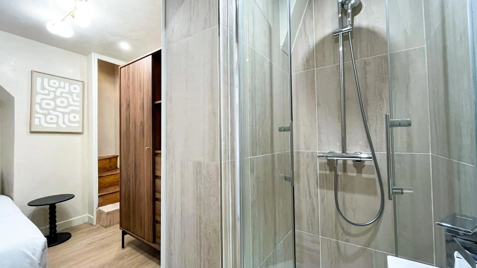 Urban Flat 199 - Parisian 5 Bedroom Central Flat 0*, Paris France