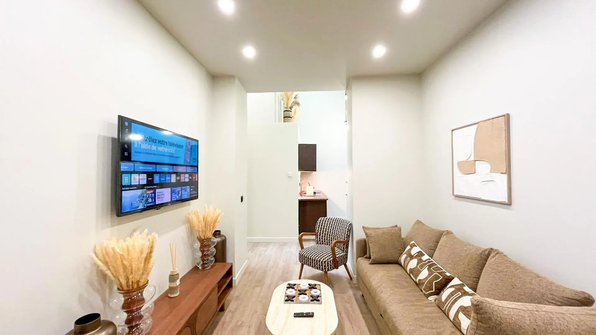 Urban Flat 199 - Parisian 5 Bedroom Central Flat France